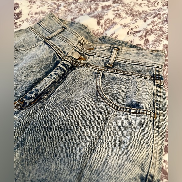 Vintage London London High-Waisted Acid Wash Jeans - Picture 7 of 16